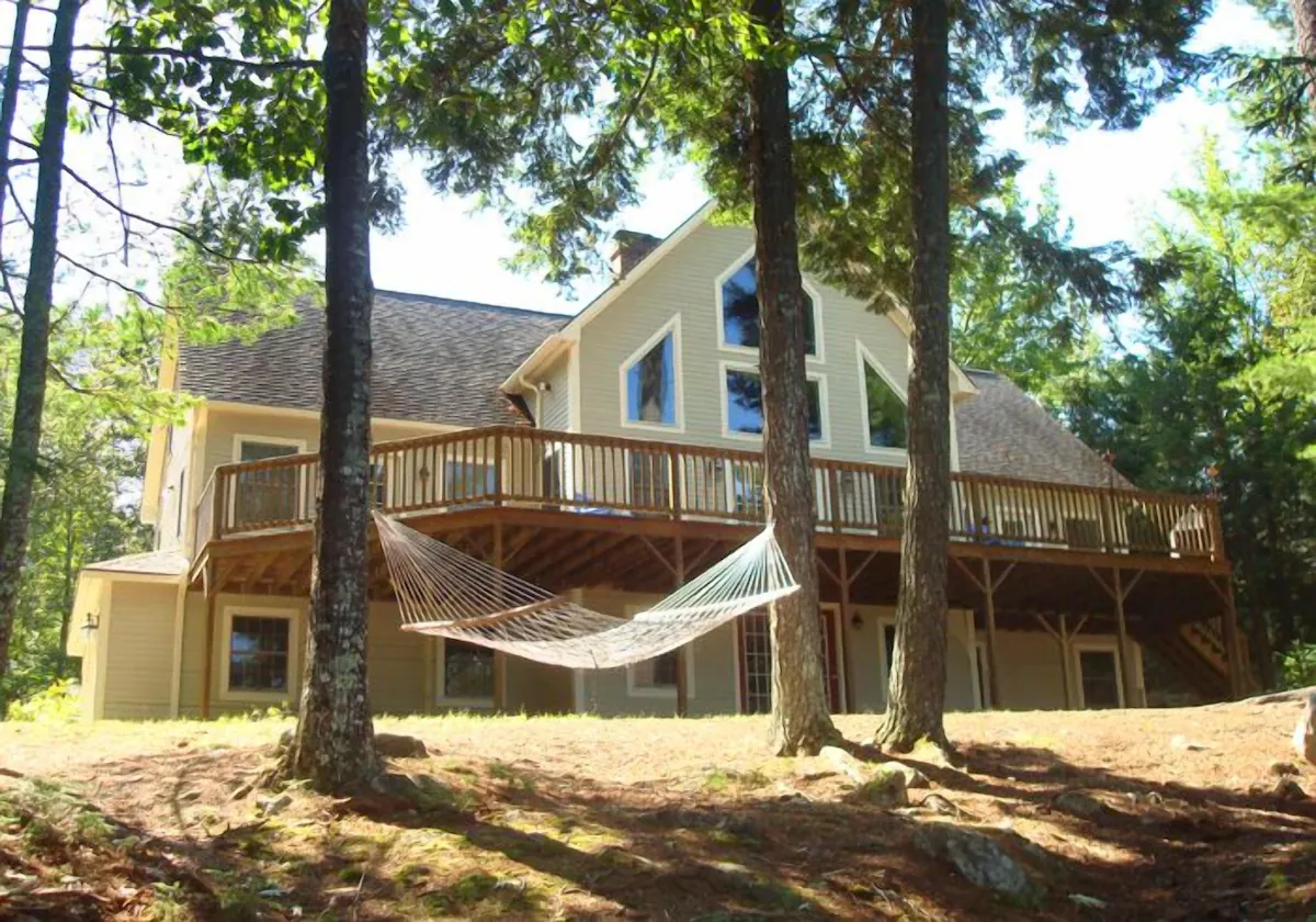 Modern, Luxury Lakefront Home on Crescent Lake, Maine