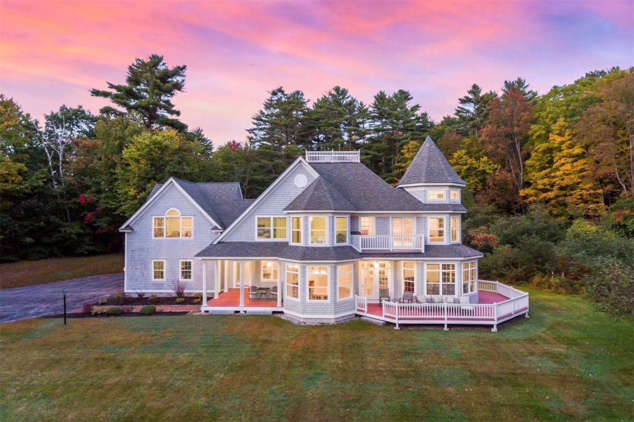 Nicest Lakehouse in Maine -- Private Beach -- Luxury !